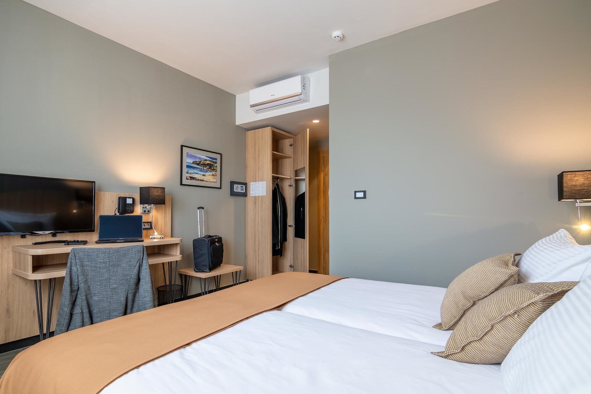 Hotel Resurs ポドゴリツァ エクステリア 写真