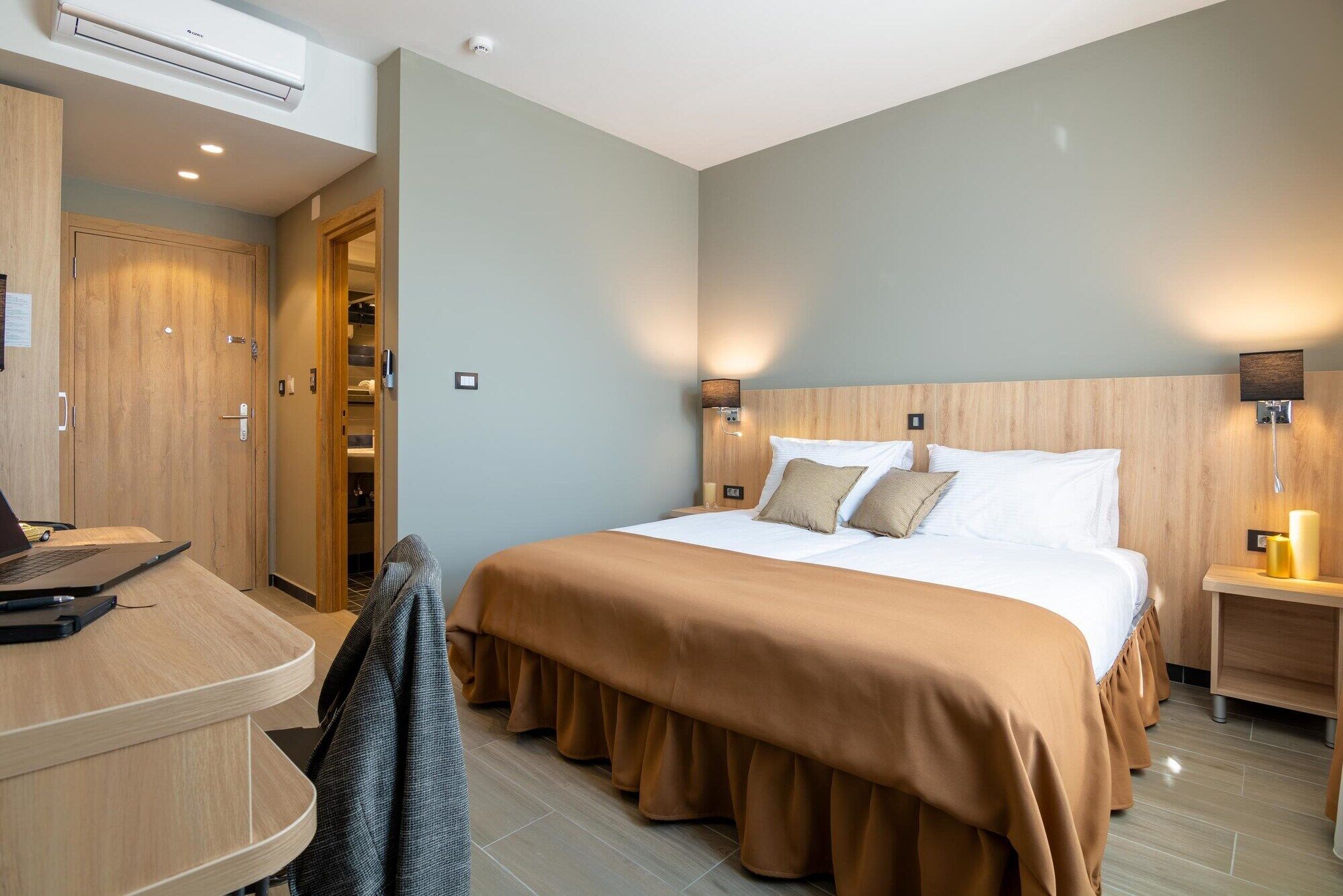 Hotel Resurs ポドゴリツァ エクステリア 写真