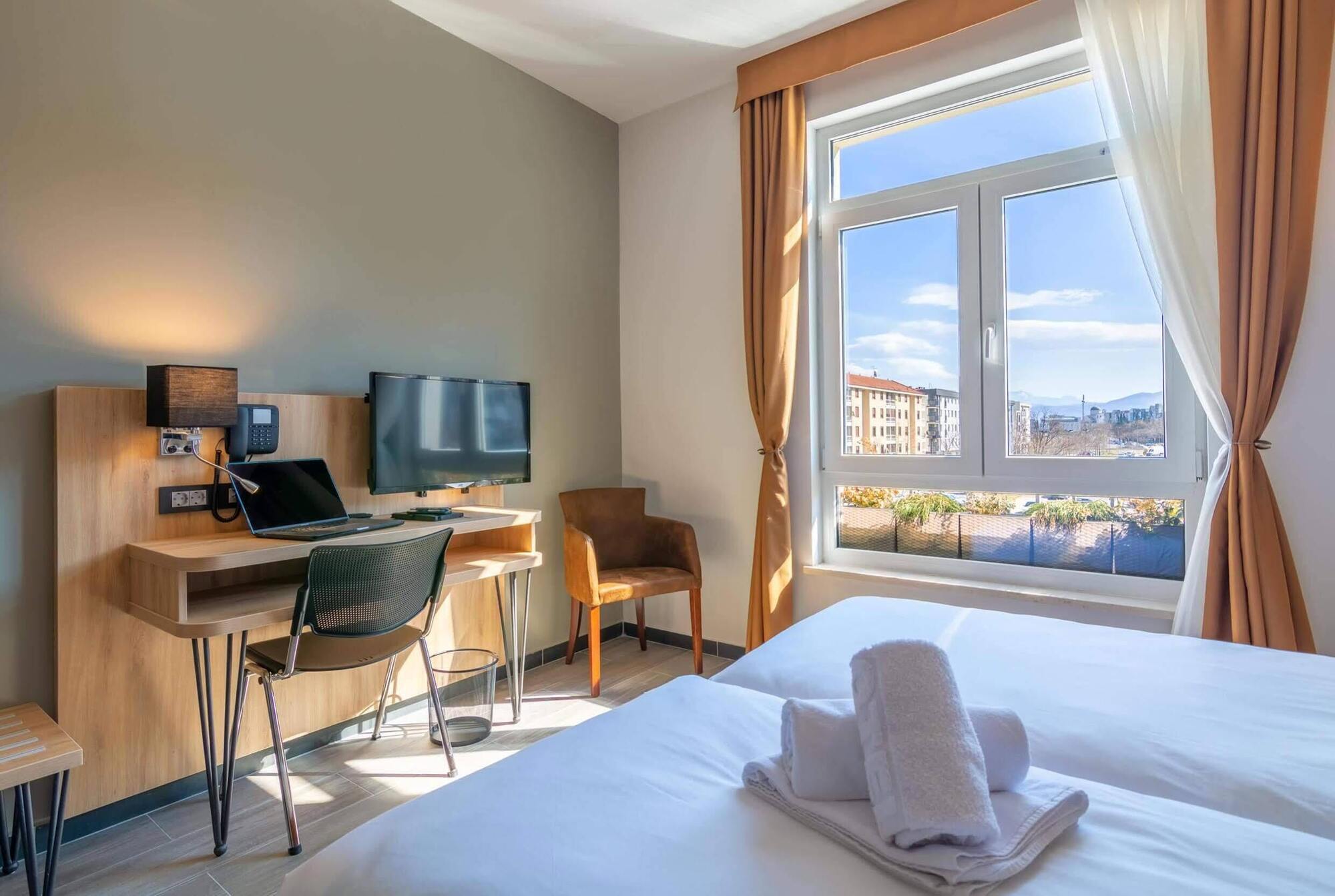 Hotel Resurs ポドゴリツァ エクステリア 写真