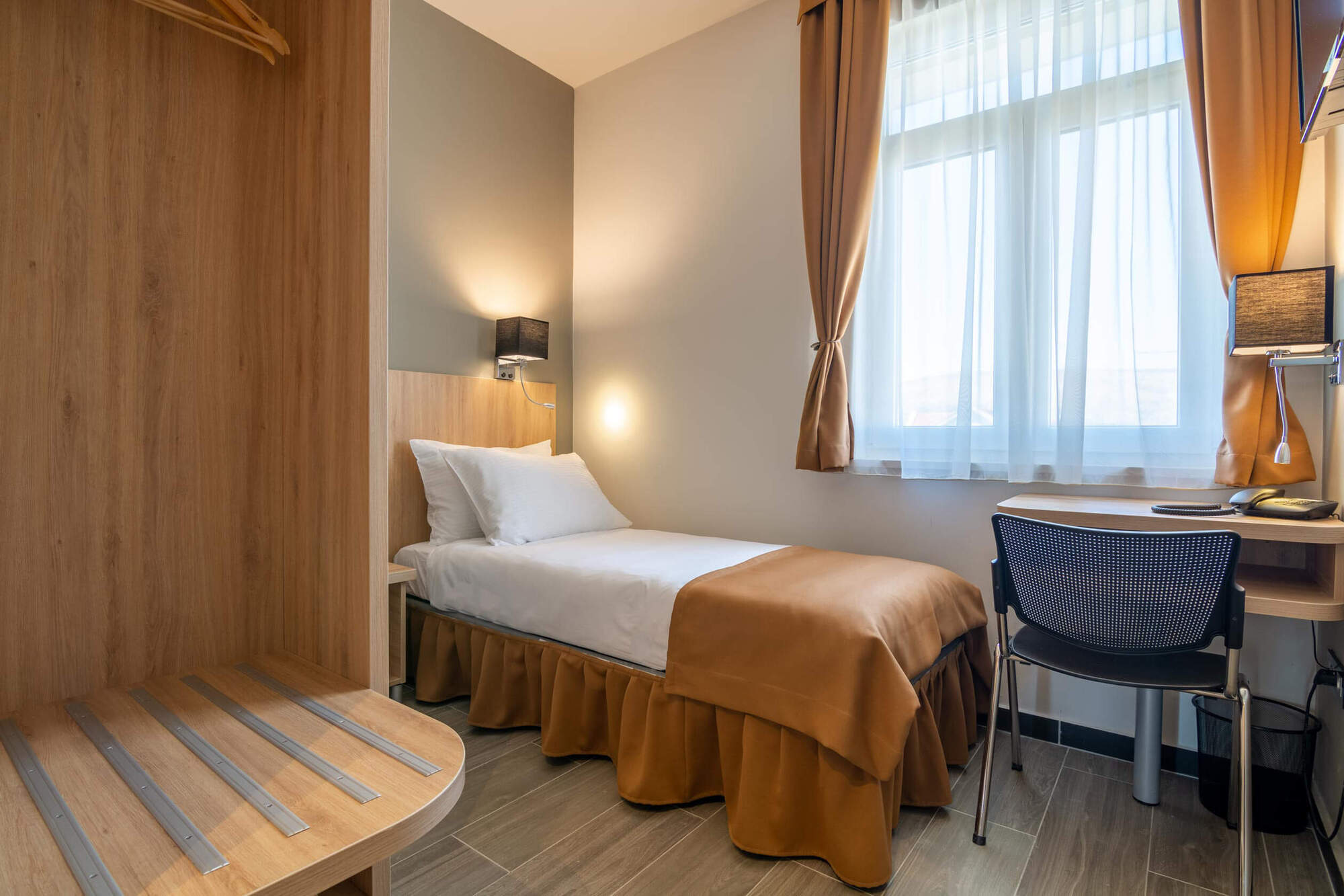 Hotel Resurs ポドゴリツァ エクステリア 写真